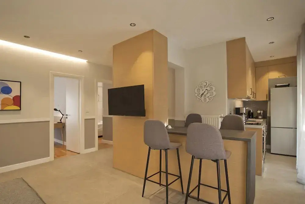Urban Allure in Athina