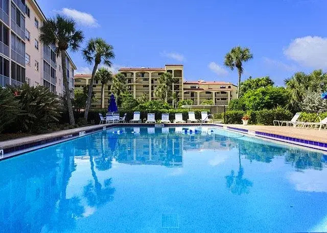 Bay Tree Club 106 2 Br Condo by RedAwning