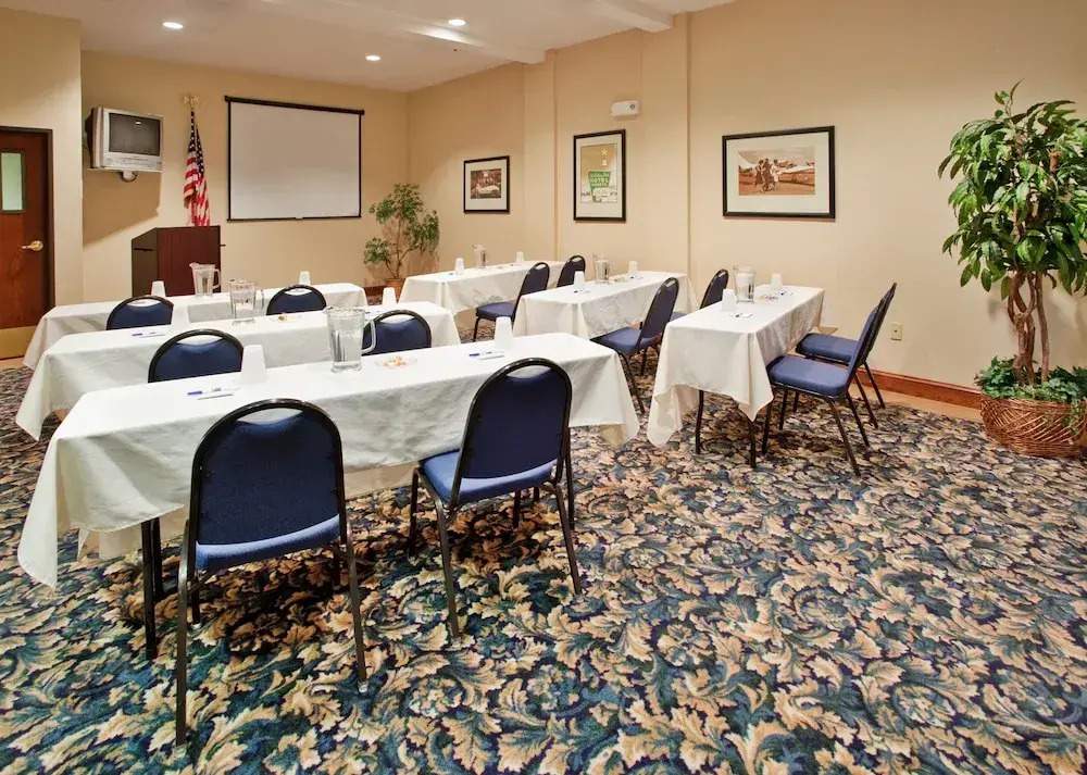 Holiday Inn Express Amp Suites Farmington