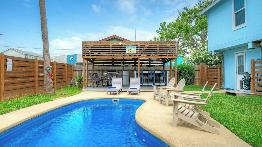 Coastal Retreat w/ Pool, BBQ & Sunset Views Beers and Sunshine by Avantstay