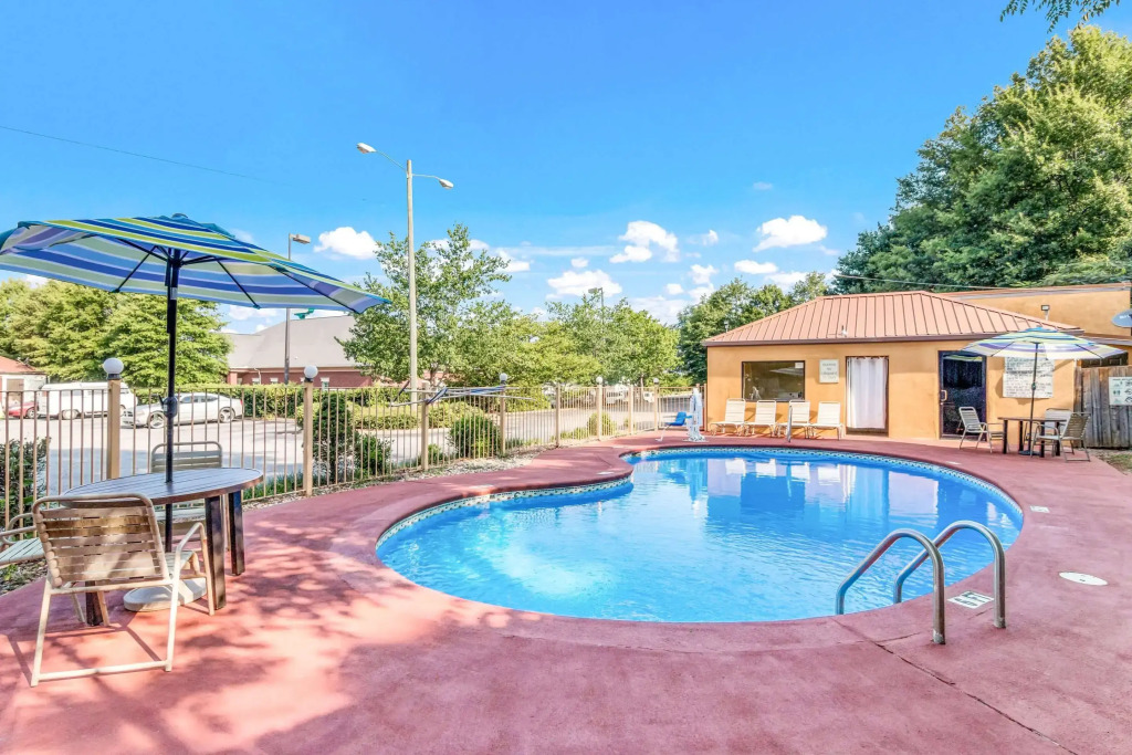 Econo Lodge Inn & Suites Griffin North