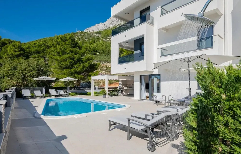 Nice Apartment in Baska Voda With 1 Bedrooms, Heated Swimming Pool and Swimming Pool