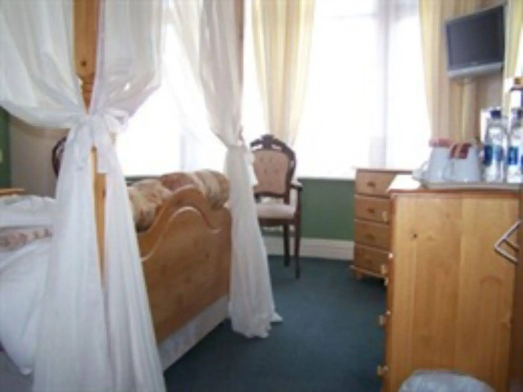 The Grosvenor View - Guest House