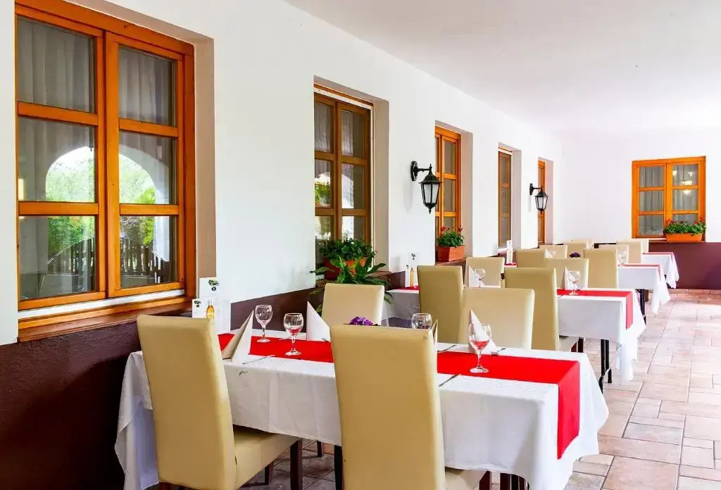 Gastland M0 Hotel & Conference Center