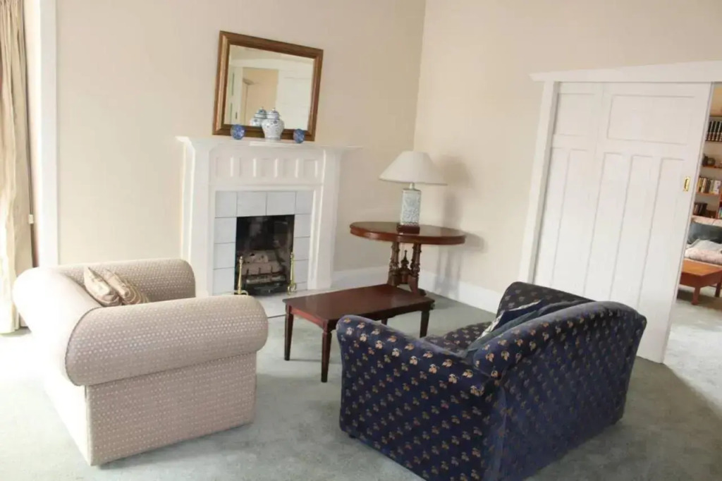 Bungalow by Cornwall Park