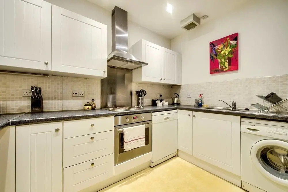 Lovely and Spacious 2BR Home on Comiston Road