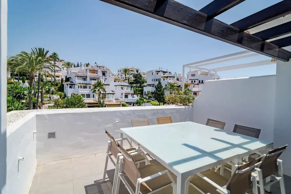 Ivy4- Modern 2 Bedroom Duplex Close To Beach