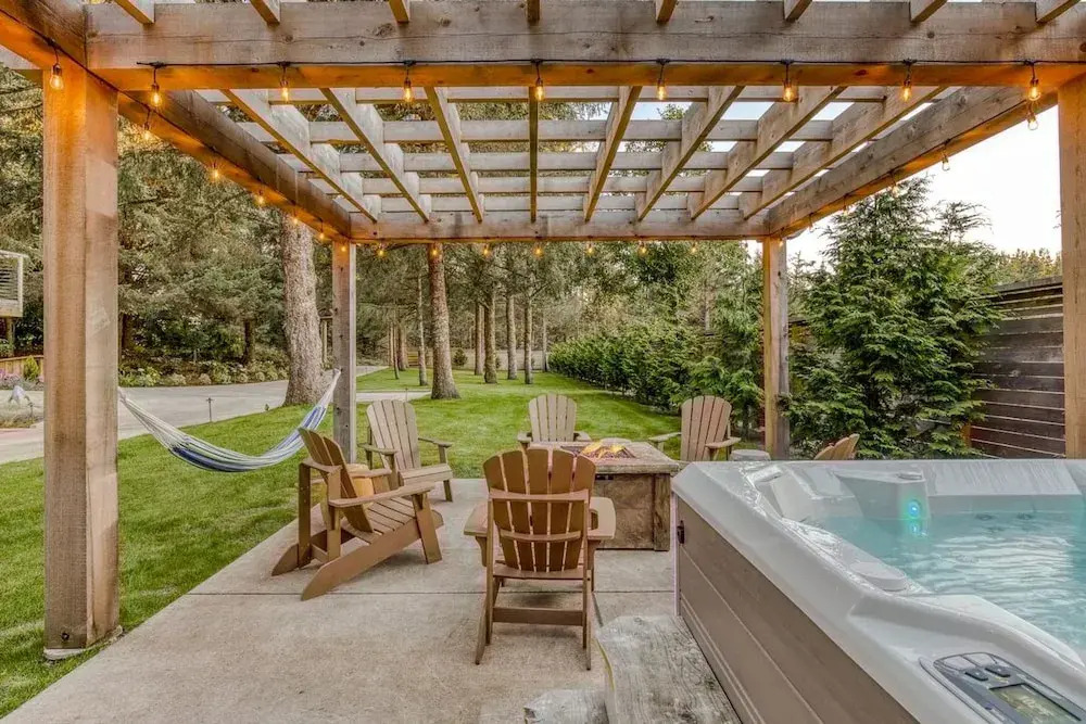 Boutique Cabin on Manicured Acre Hot tub Path to Beach Wifi 200 10