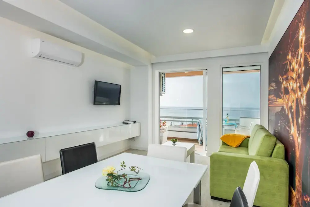 Delmar Apartment by MHM
