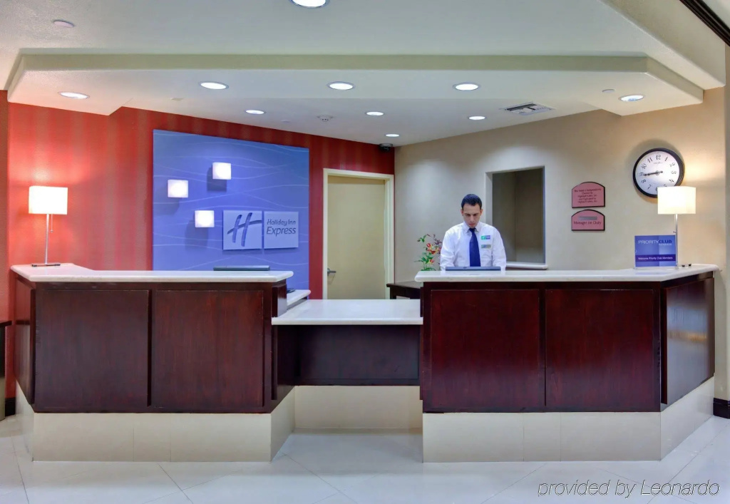 Holiday Inn Express Hollywood Walk of Fame by IHG