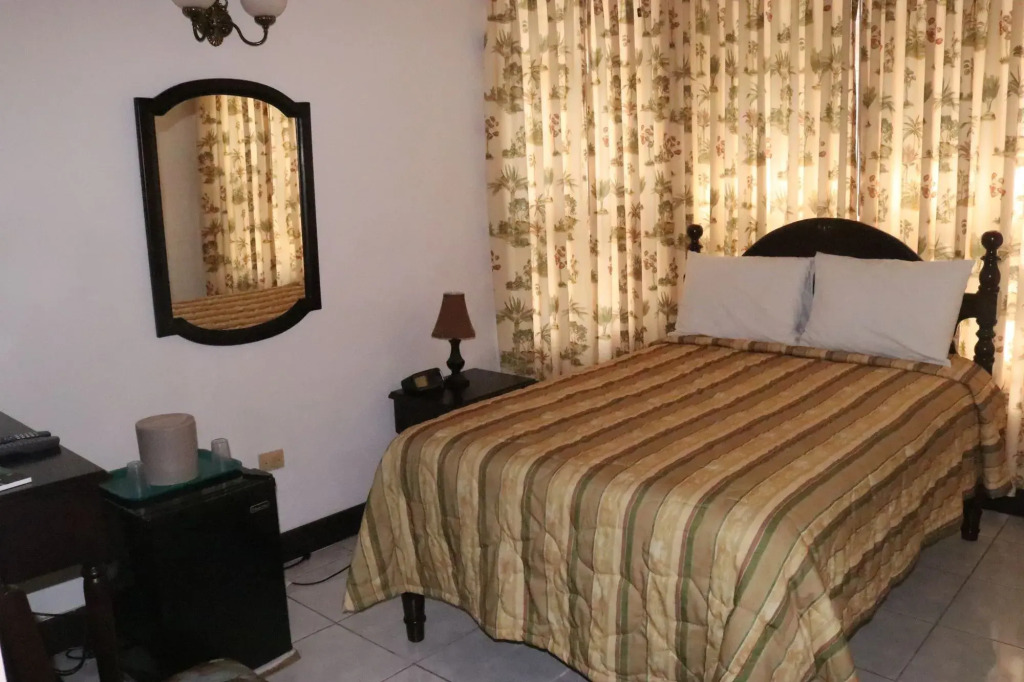 Pink Rock Inn Bed and Breakfast