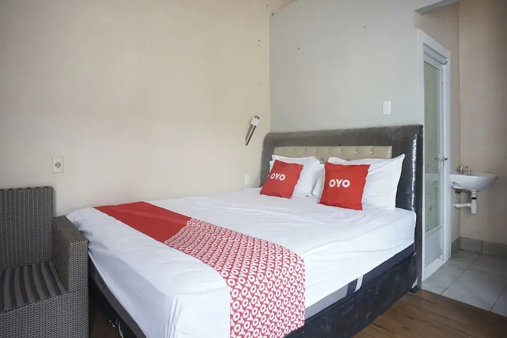 OYO 93003 B32 Homestay
