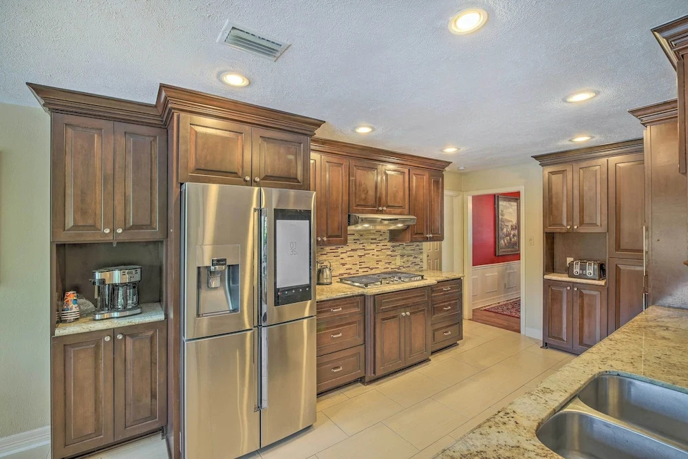 Spacious Houston Home, Day Trip to Galveston!