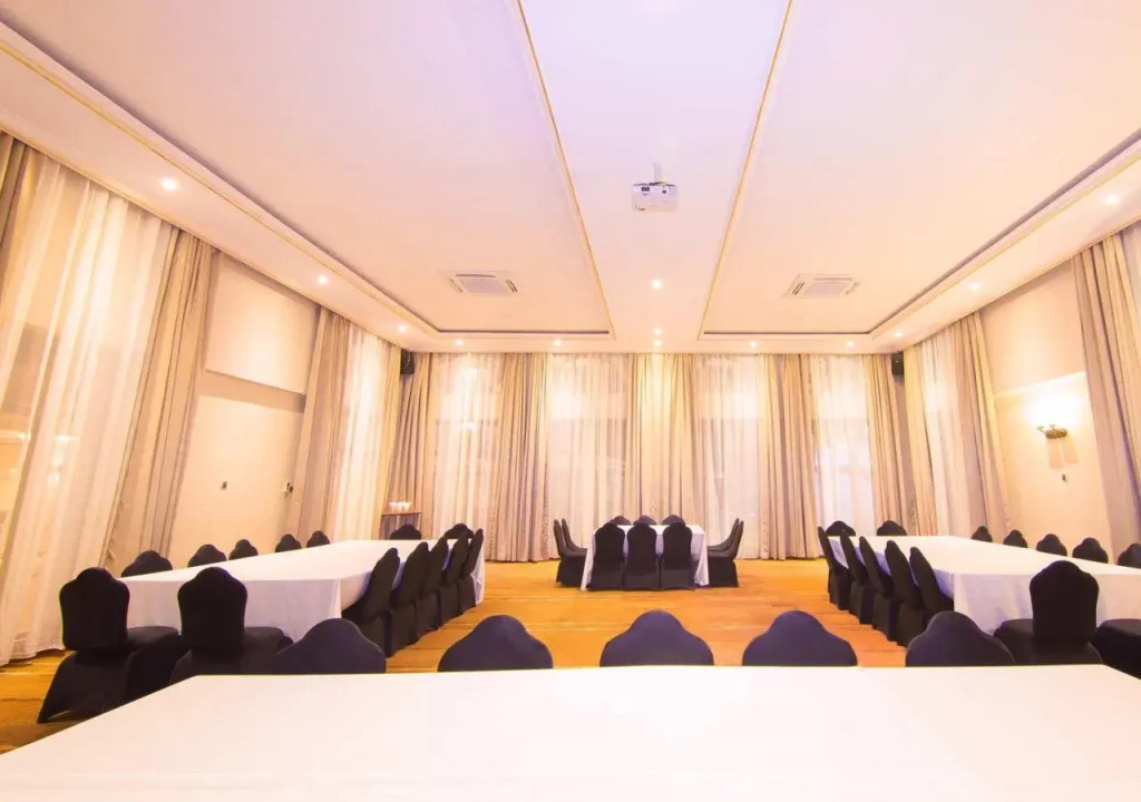Alba Hotel Meru