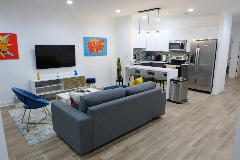 Pop Art Chic! Stunning Shaw - U Street Apartment