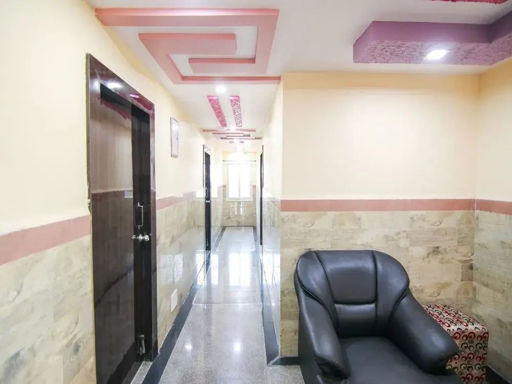 OYO 9930 Hotel AVS Residency