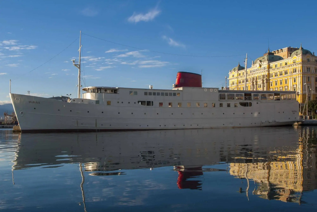 Botel Marina
