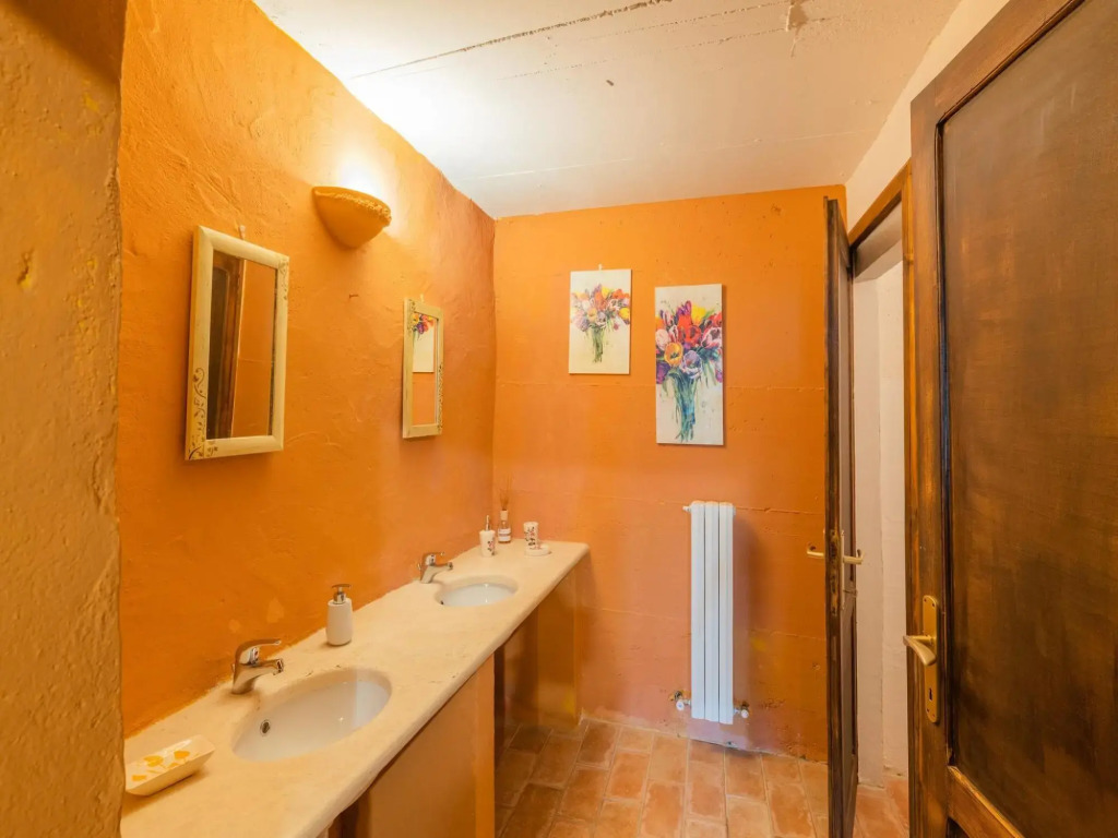 Pretty Holiday Home  with Terrace in Monte San Martino Italy
