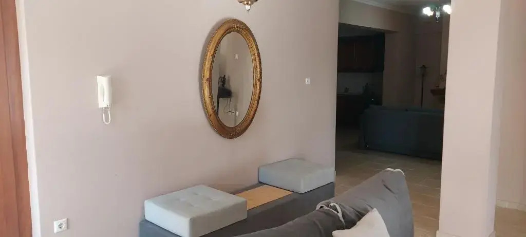 Airport Friendly House 1