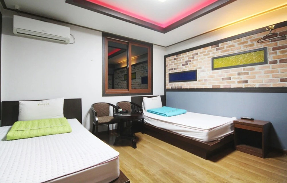 The Sharp Motel