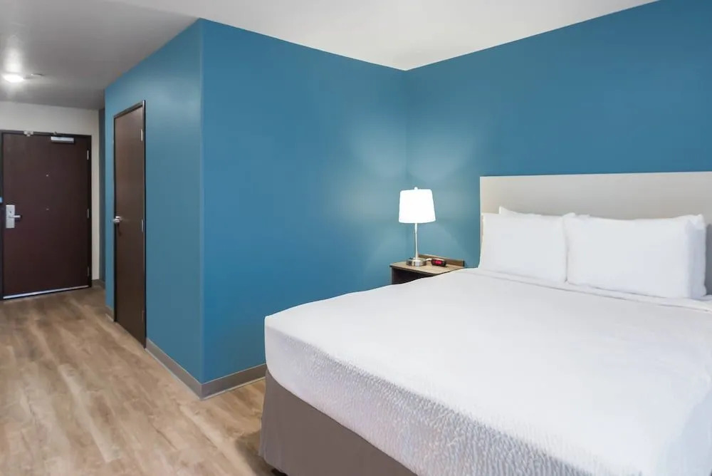 WoodSpring Suites Chicago Addison
