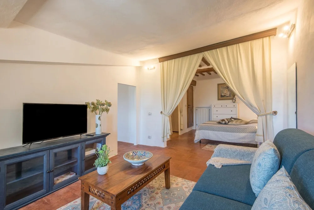 Apartment in the Heart of Radicondoli With Views Over the Hills and Wi-fi