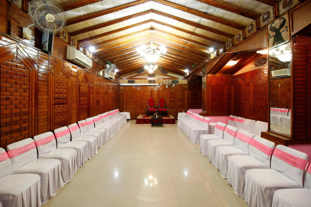Vardaan Hotel