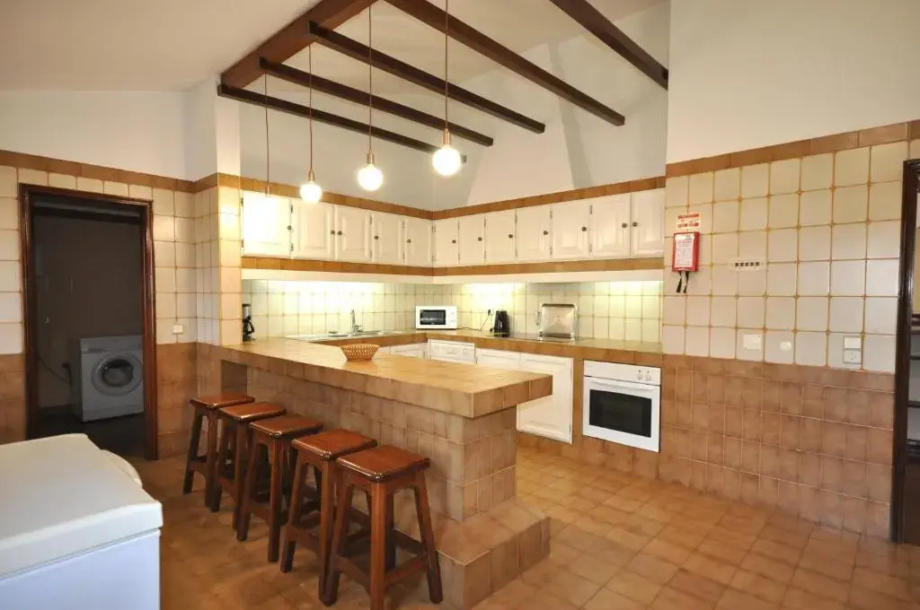 5 En-Suite Bedrooms, close to centre, free AC WiFi