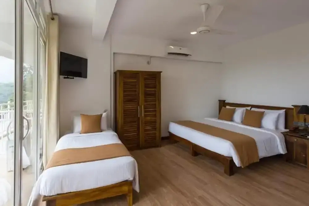 360 Lake View Hotel