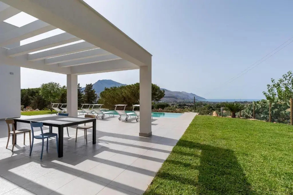 Villa vista mare con piscina a sfioro a Scopello
