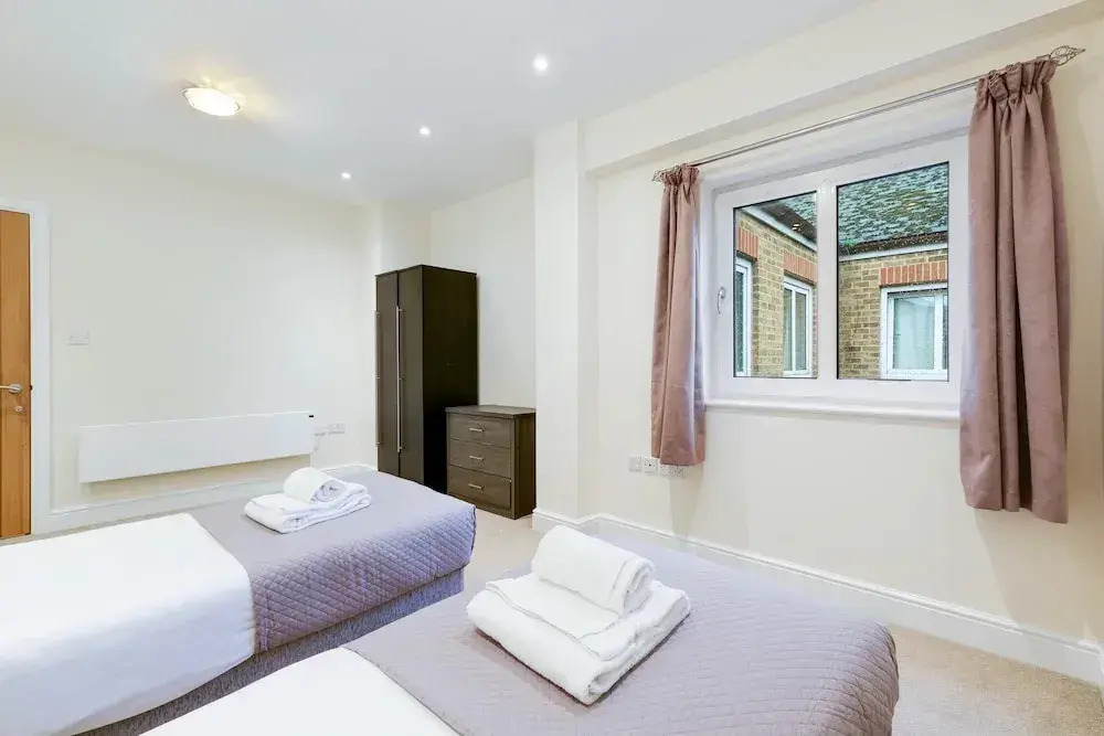 Luxury 3 Bedroom Apartment with Parking