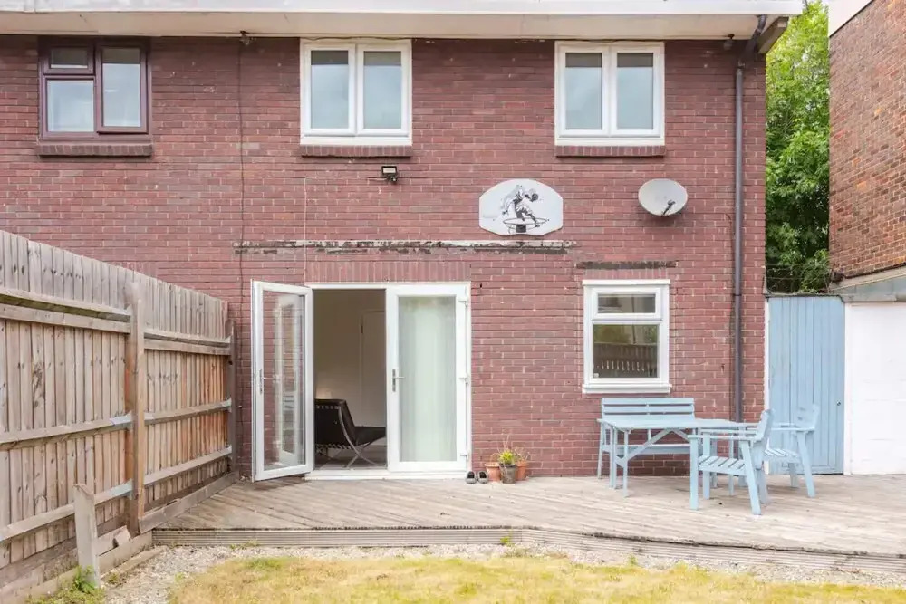 Bright 2 Bedroom House in Stratford With Garden