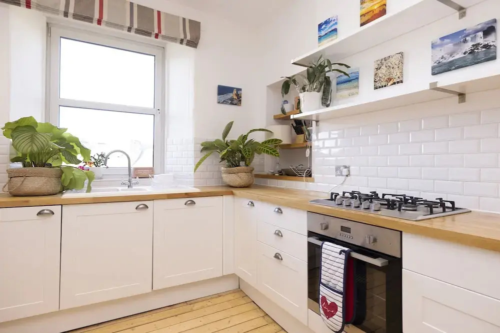 ALTIDO Gorgeous 1-bed flat with a shared garden