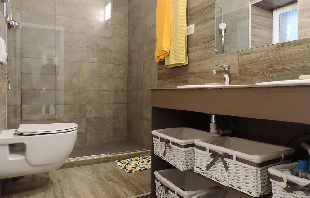 6 Bedroom Pet Friendly Home In Labin