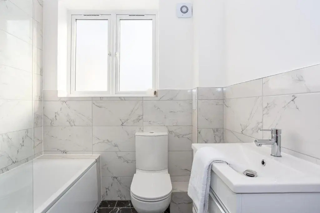 Preston Mews - Hot Tub, Parking, Sleeps 8!