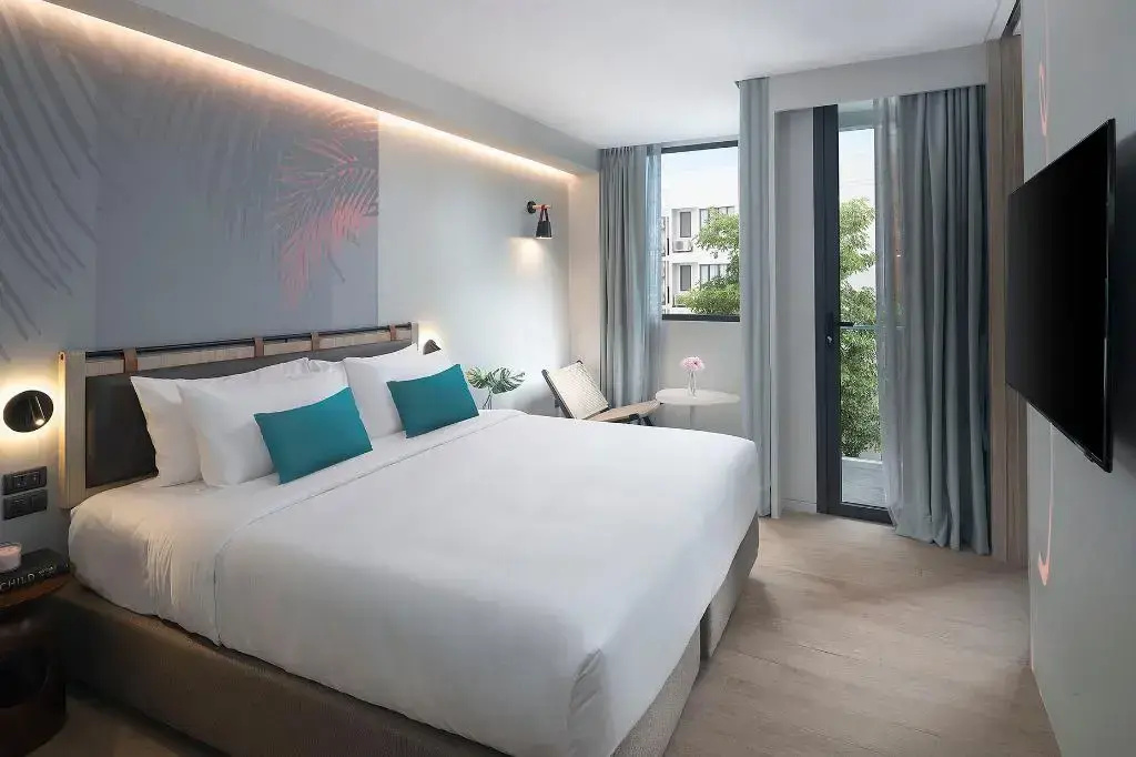 Отель JonoX Phuket Karon Hotel