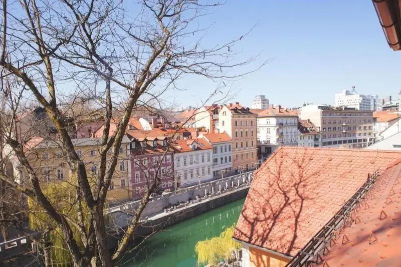 Julija&Roberts Riverview Apartments and Rooms
