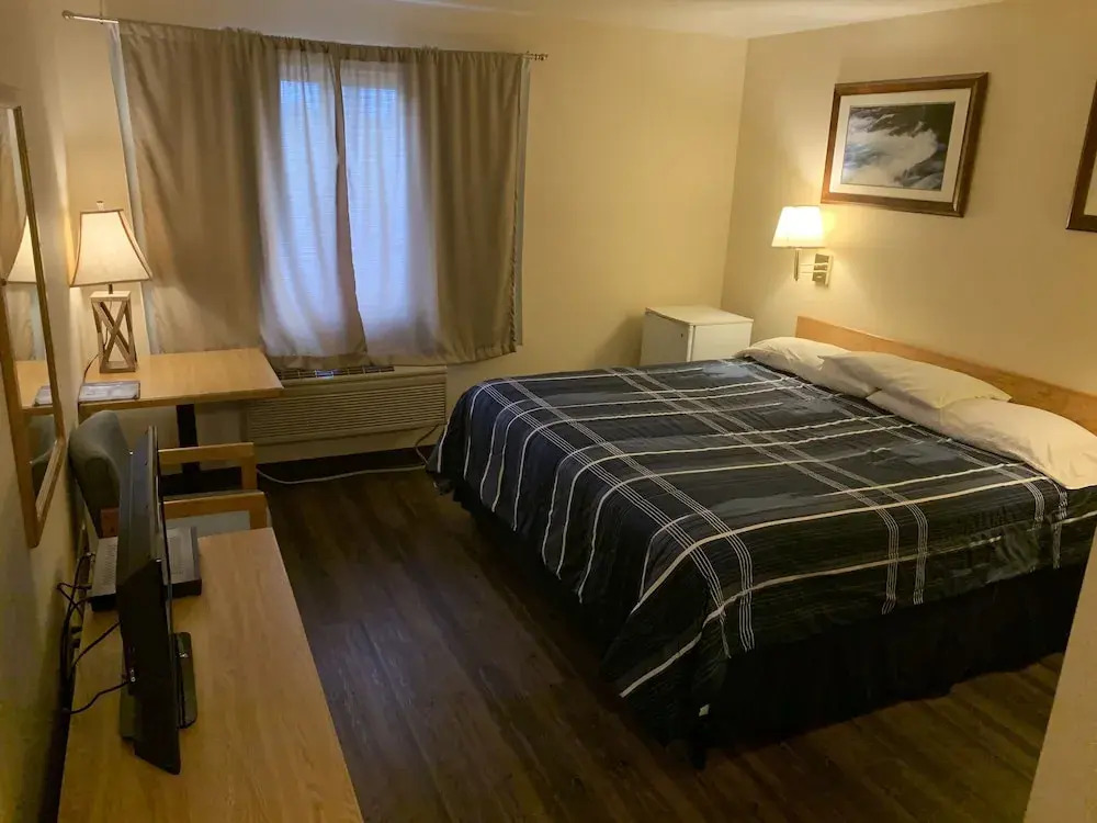 Eagle Peak Lodge & Cabins
