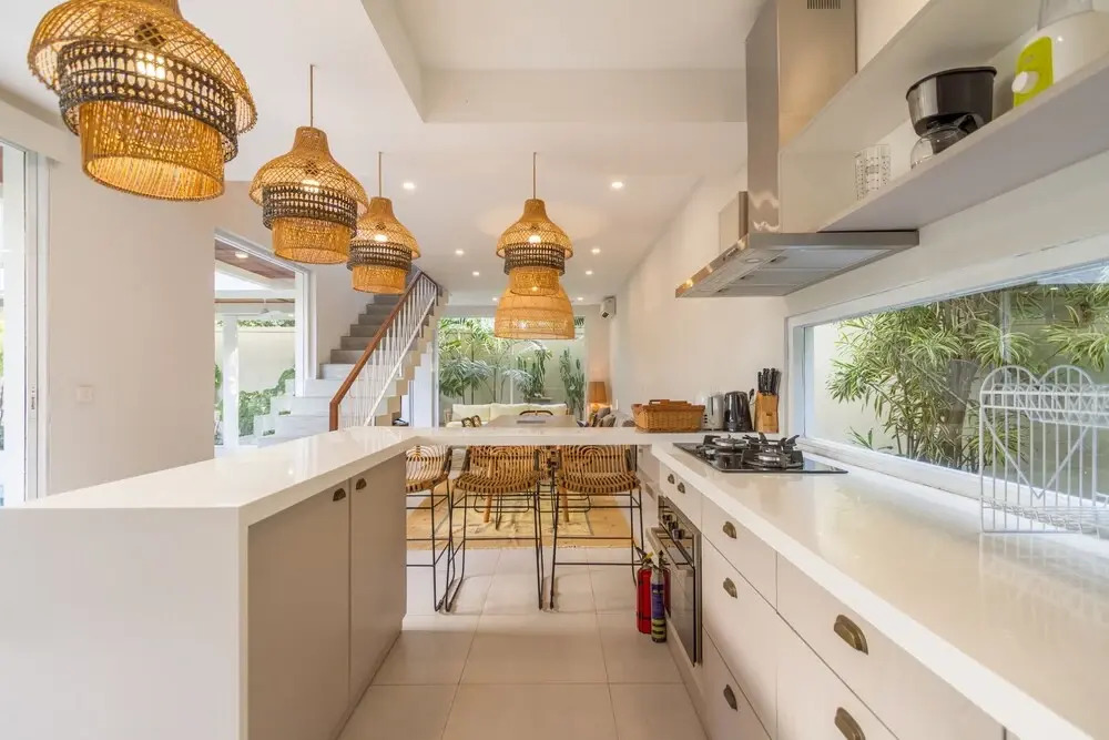 Villa Nestor - New Contemporary 3bd villa next to the Beach