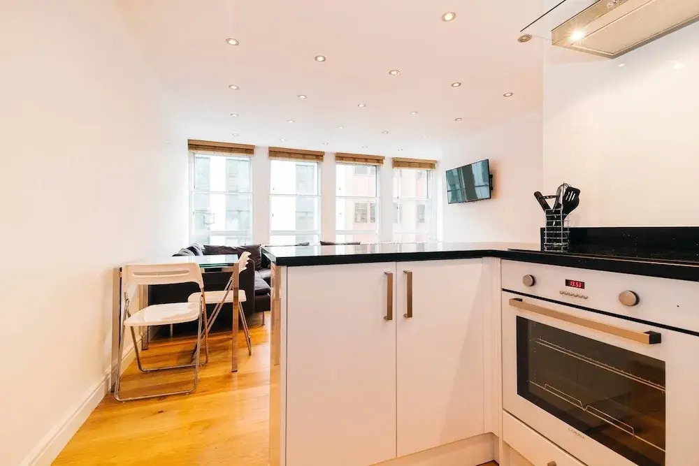 Bright New Flat Perfect Location!
