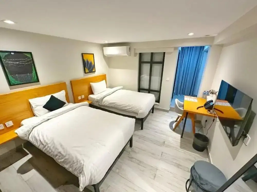 The Avenue Hotel