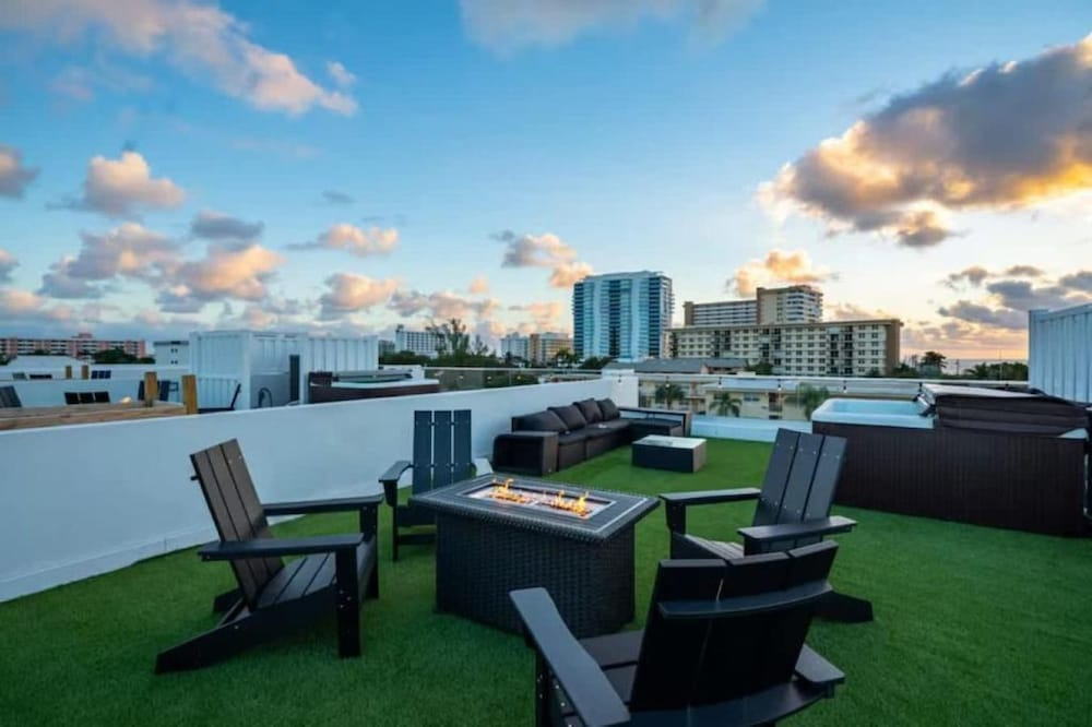 Villa 3 Min Walk to Beach Pool