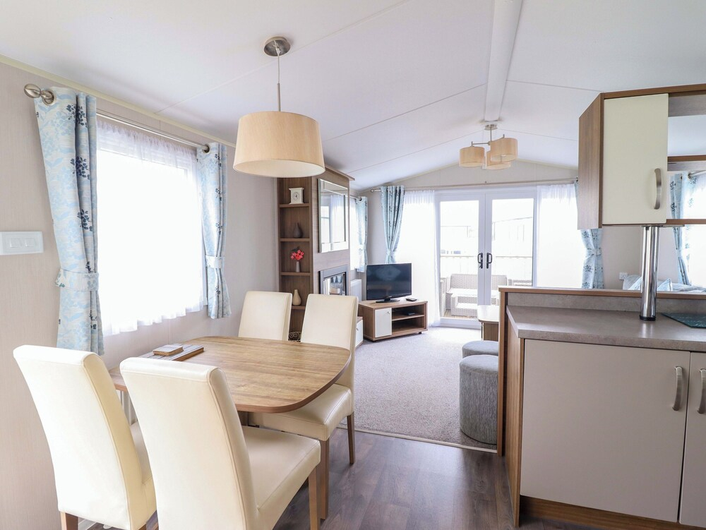 Sea Breeze C38 Dyffryn Seaside Estate