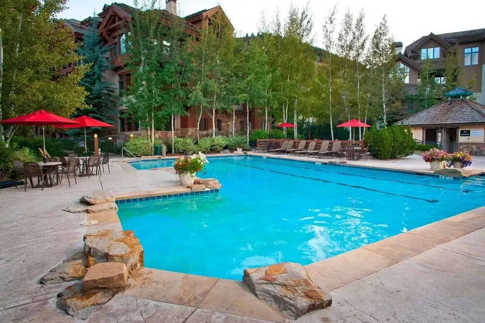 Cozy & Central Arrowhead Ge Townhome, 3br, Sleeps 6 3 Bedroom Townhouse by RedAwning