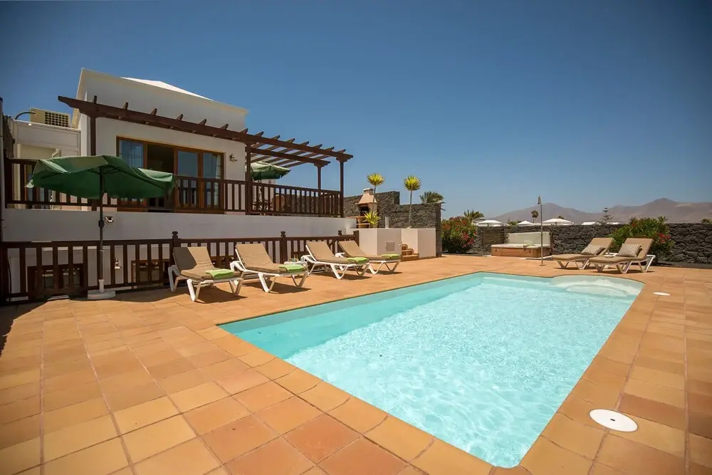 Luxury Villa With Private Heated Pool 15