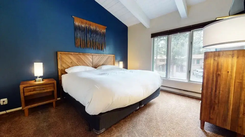 Chateau de Montagne 29 Updated and Spacious with Private Washer Dryer, On The Shuttle Route by RedAwning