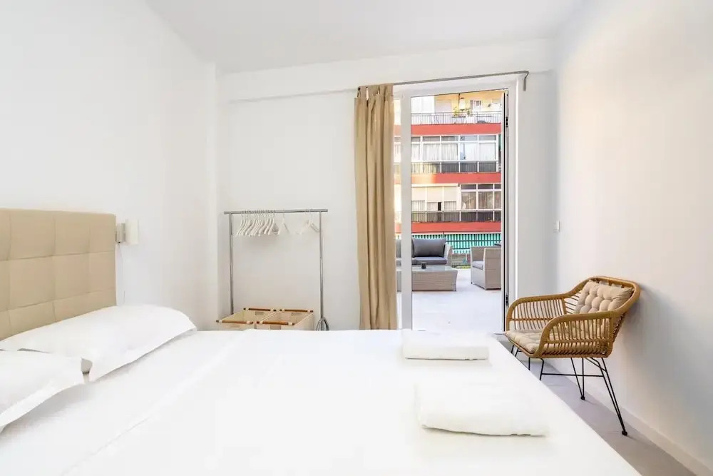 Stunning 3BR Terrace Apartment Best location Ref 124