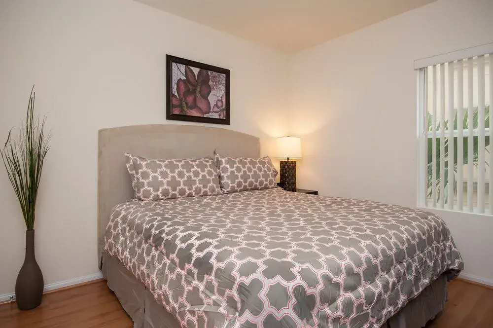 Sunshine Suites at 909 West Temple Street
