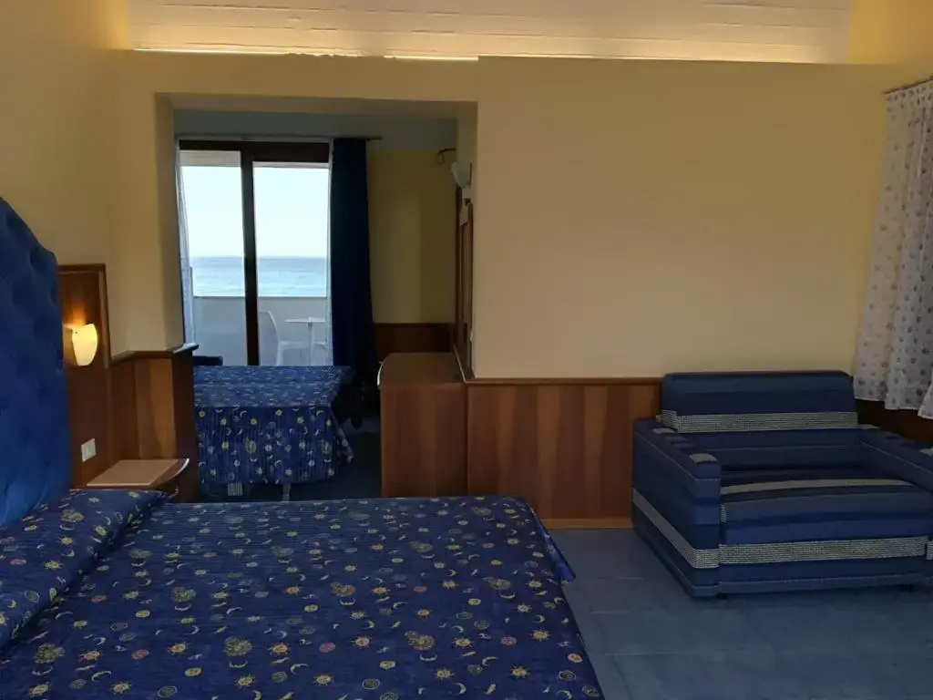 Kalos Hotel