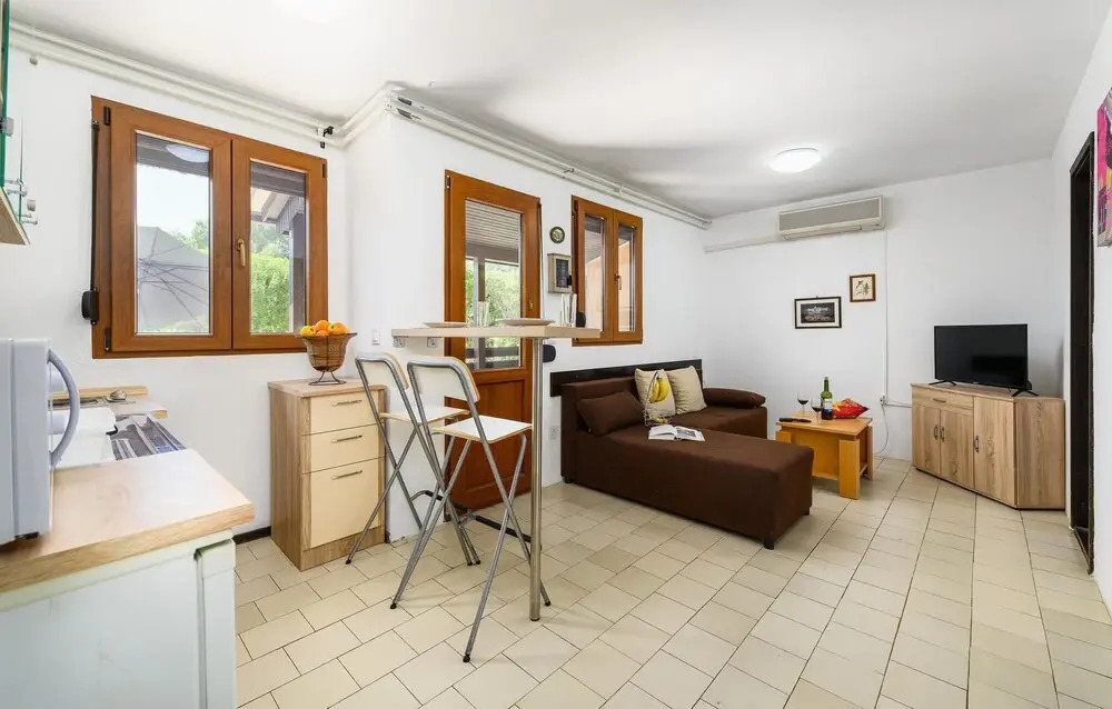Amazing Apartment in Rovinjsko Selo With Outdoor Swimming Pool, Wifi and 2 Bedrooms